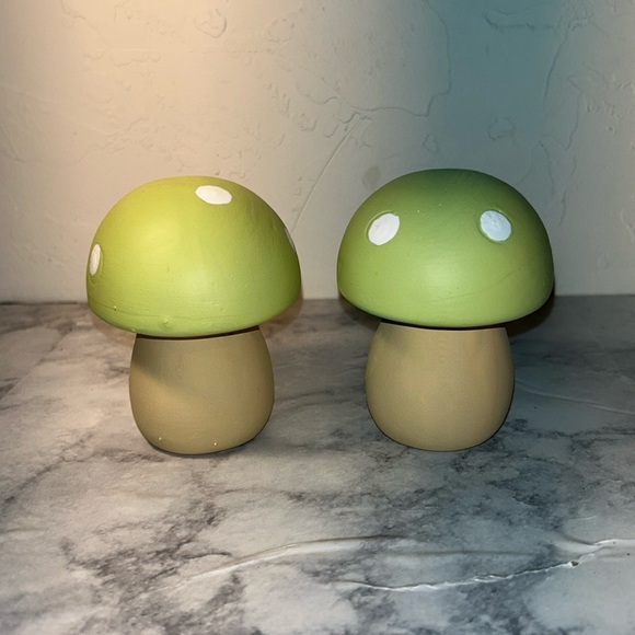 Lot of 2 Ceramic Mushrooms Green and White Polka Dot Tops for Display or… - Picture 4 of 8